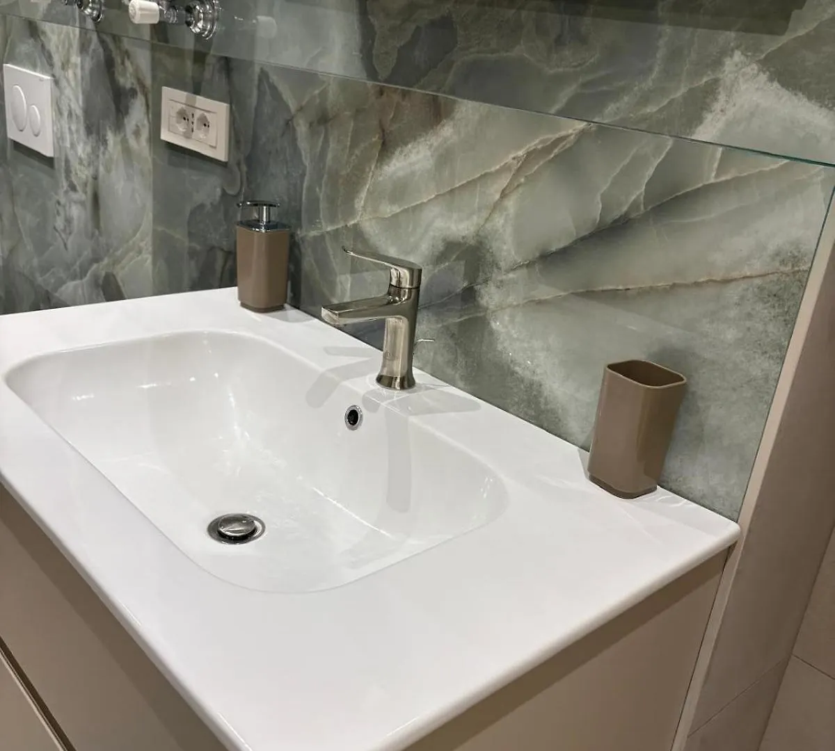 Welcome Riviera-Mazzini 30 Ristrutturato Aprile 2025- Bagno E Arredamenti Nuovi- Centralissimo A 100 M Dalle Spiaggie - Vicinissimo A Ristoranti Bar Supermercati La Scelta Ideale Per Un Soggiorno Perfetto Parcheggio A 15 Euro Al Giorno, Da Prenotare Rapallo